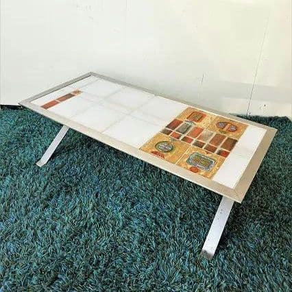 タイルが魅力的なアンティーク・ローテーブル