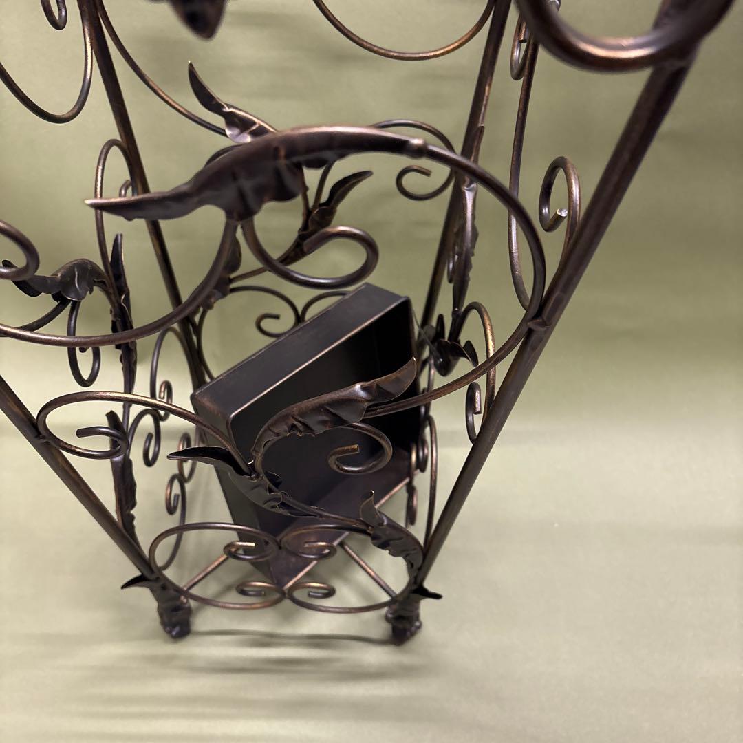 装飾的な金属製傘立て