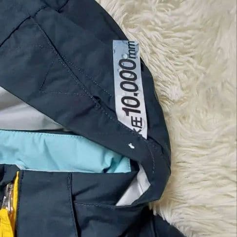 新品デサント子ども用スキーウェア 130センチ 上下セット ジュニア 女の子用