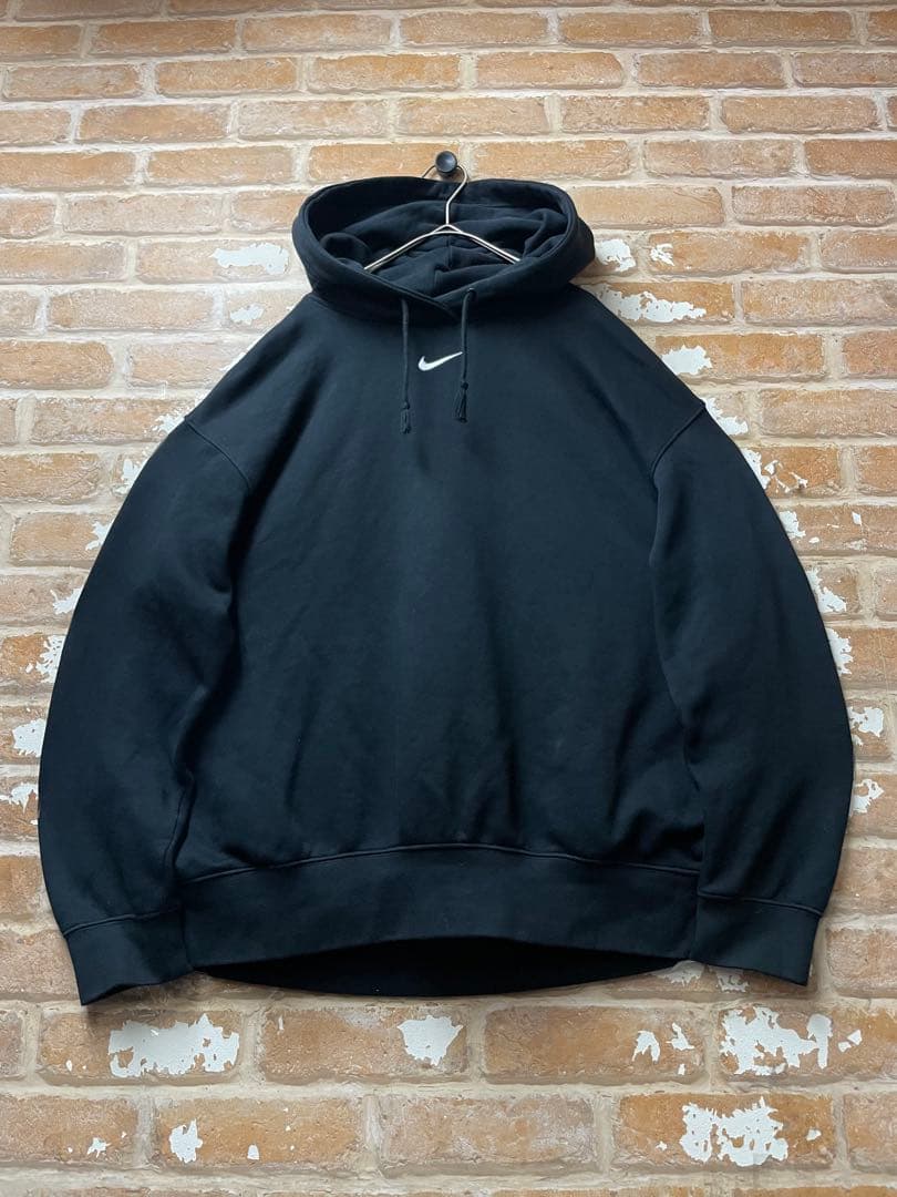 NIKE ナイキ　パーカー　センターロゴ　刺繍　ワンポイント　黒　スウォッシュ