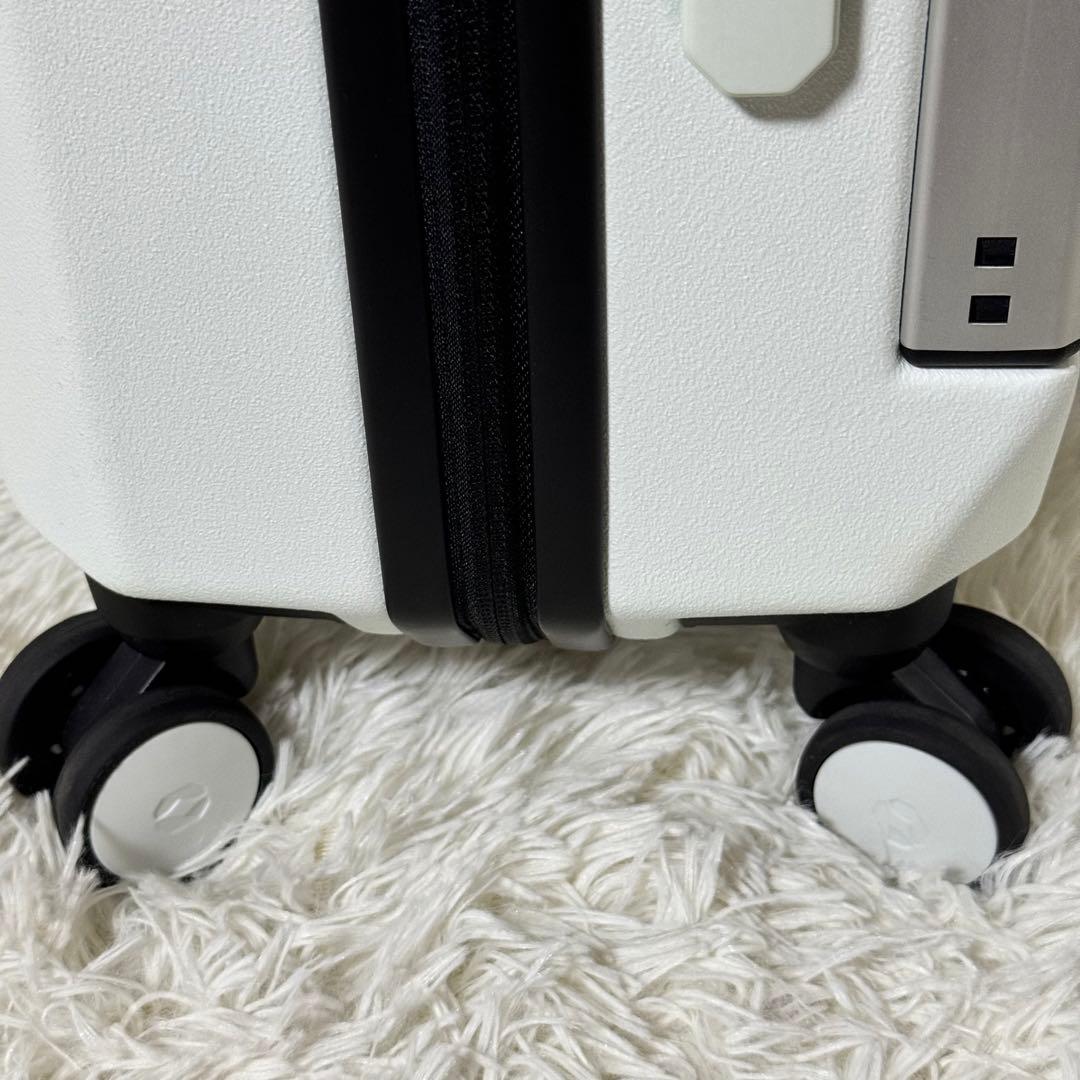 新品未使用✨PHOENX TELA40 キャリーケース　４輪　ホワイト　ビジネス