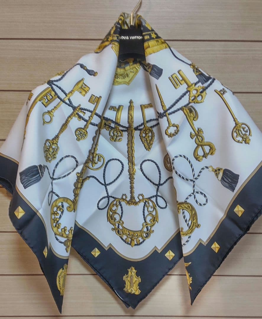 HERMES※カレ90LESCLES鍵モチーフブラック シルクスカーフ