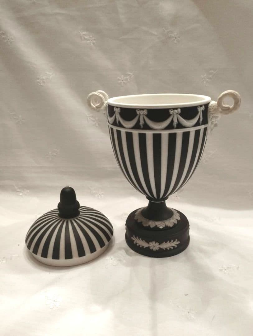 ウエッジウッド ブラック ジャスパー トロフィー ユニセックス オブジェ