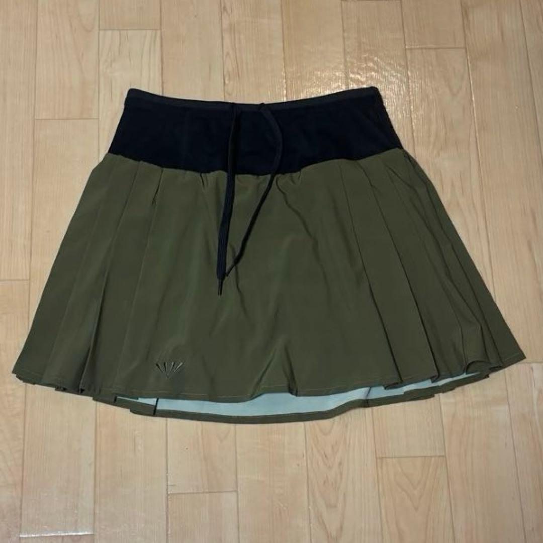 【JINGER】ランニングプリーツスカート　カーキ　Mサイズ