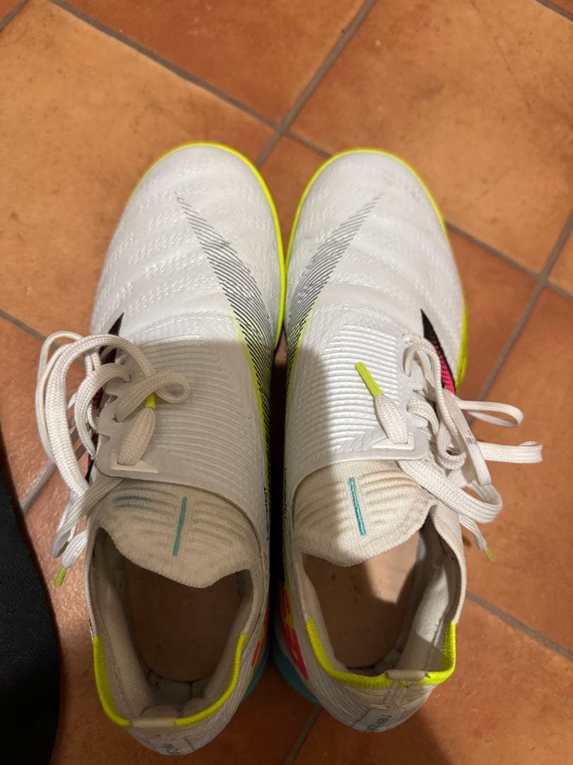 New Balance Furon サッカーシューズ