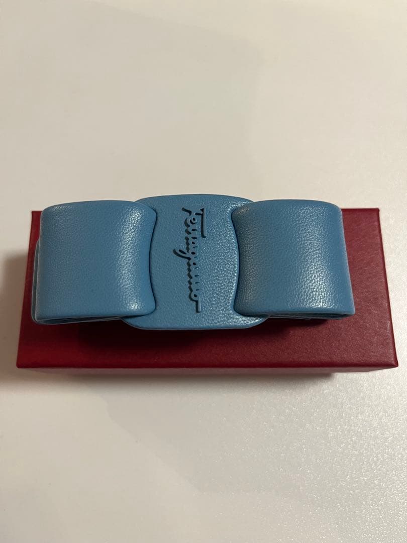 Salvatore Ferragamo ブルー レザー バレッタ