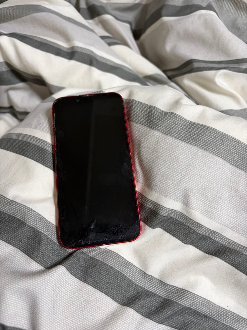iPhone13 赤