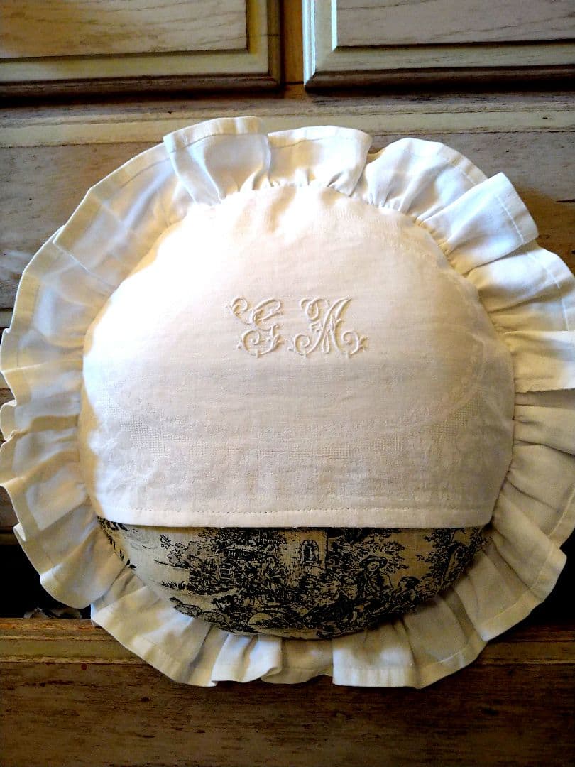 〜Sold〜★フランスアンティーク　イニシャル　刺繍　トワルドジュイ　クッション