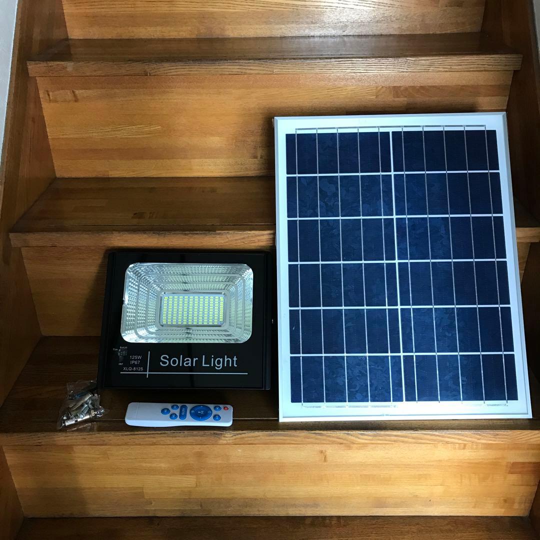 ソーラーライト　投光器　高輝度　大容量バッテリー