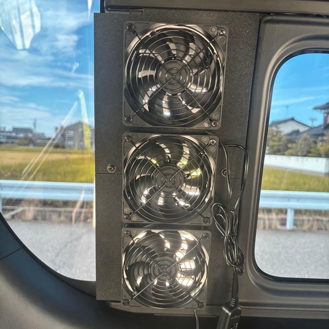 ハイエース 換気扇 ４型 〜 USBファン 3連 ルーバー ネット付 運転席側