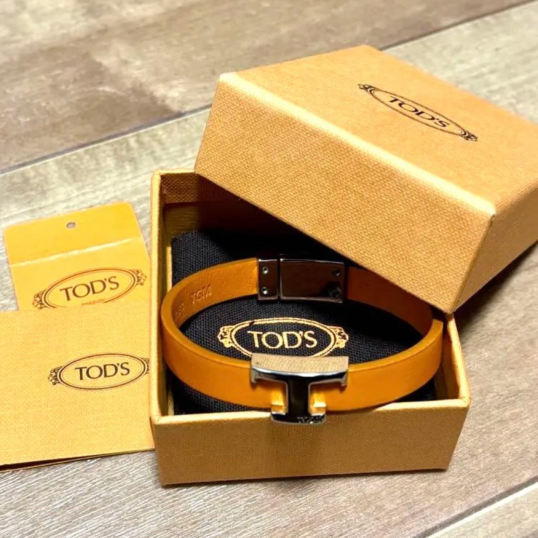 TOD'S オレンジレザー バングル