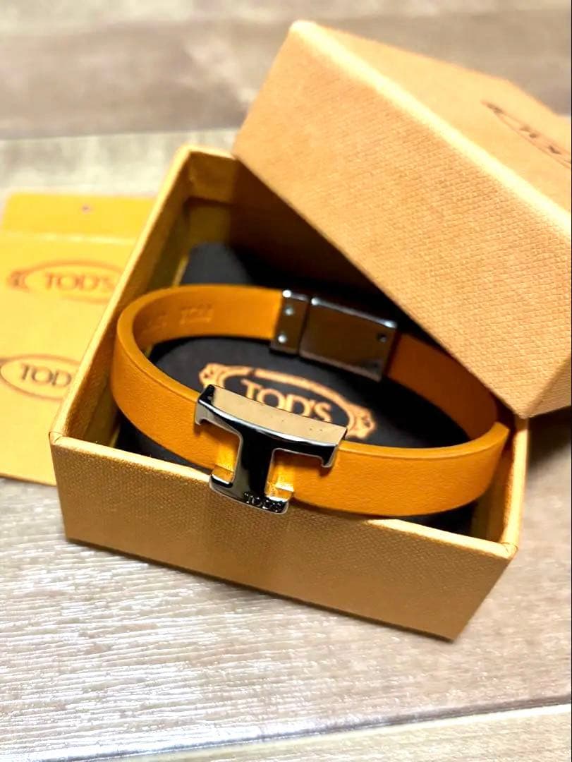 TOD'S オレンジレザー バングル