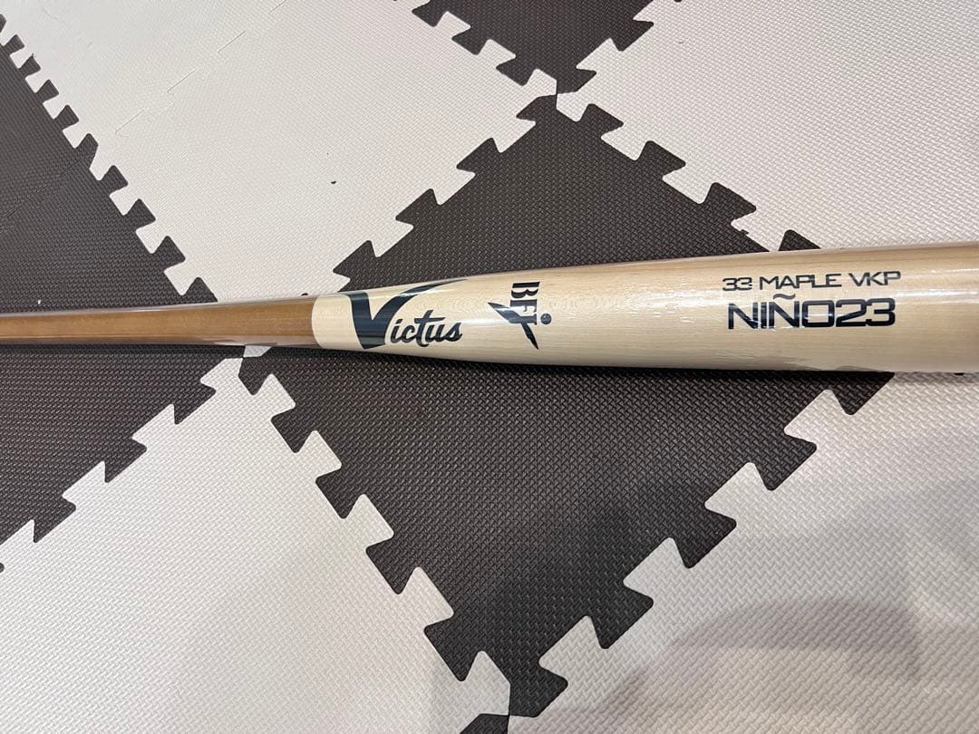 ビクタス木製バットBFJマーク入り