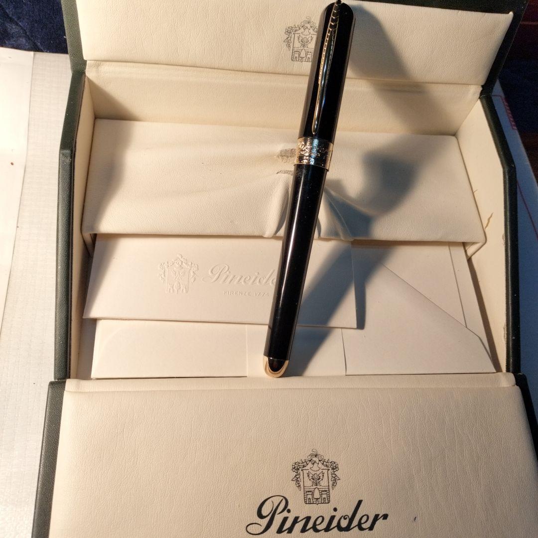 Pineider 万年筆 黒 ゴールド装飾