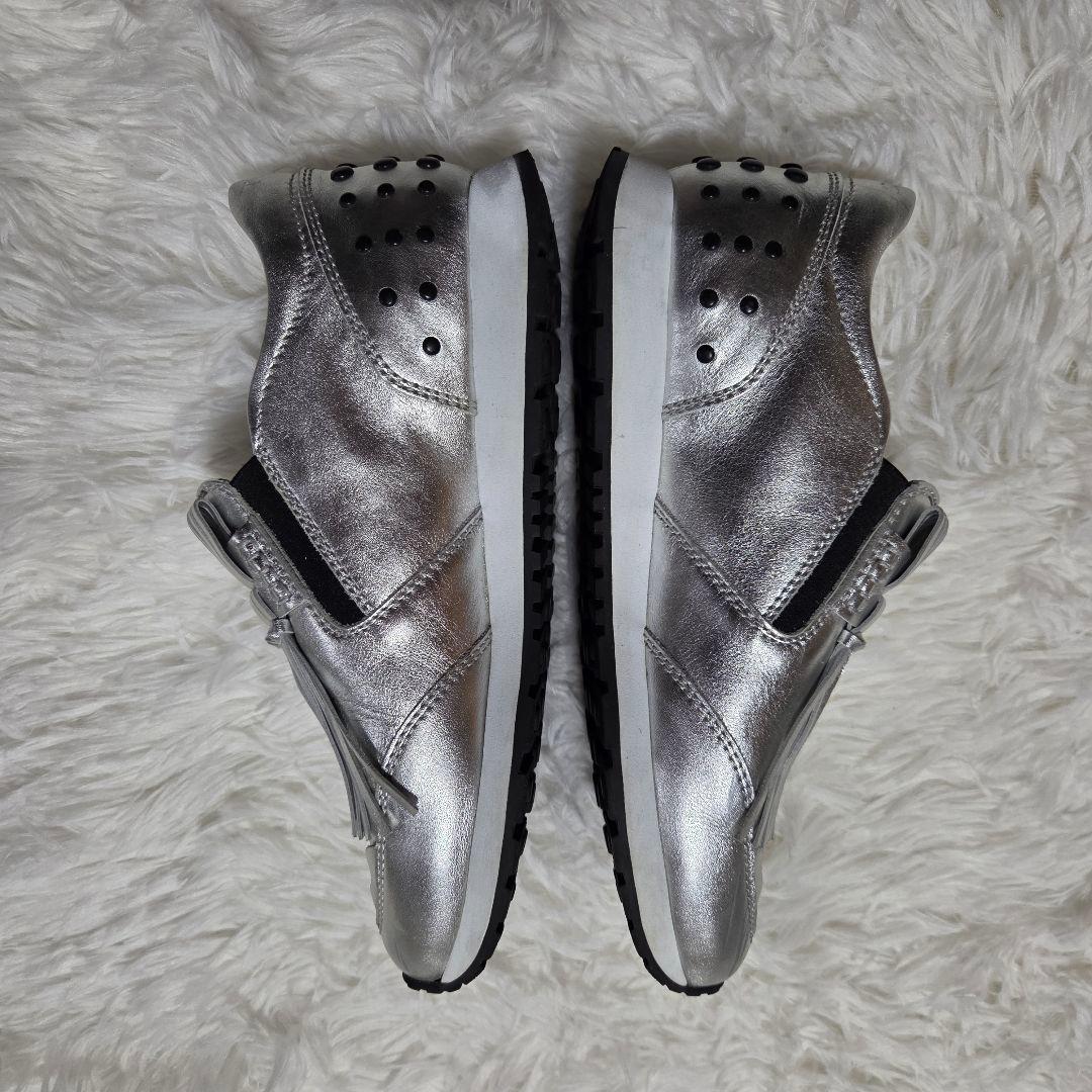 TOD'S メタリック フリンジ スリッポン