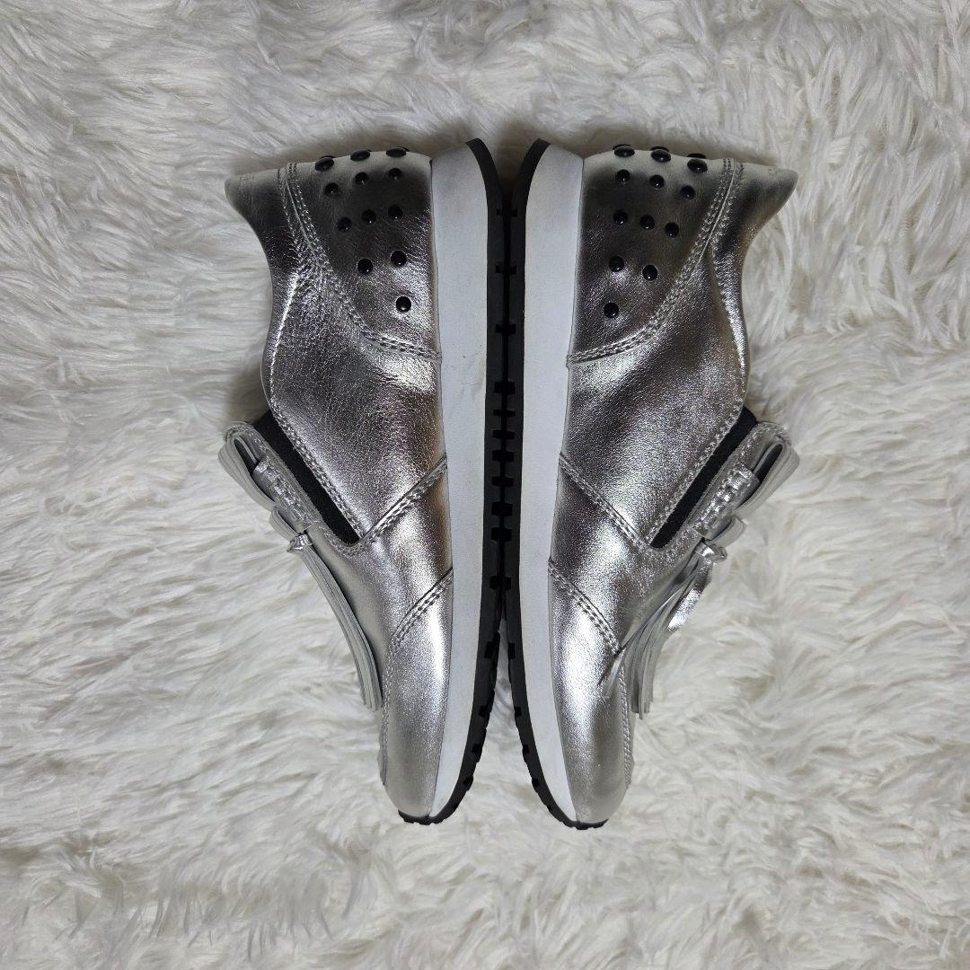 TOD'S メタリック フリンジ スリッポン