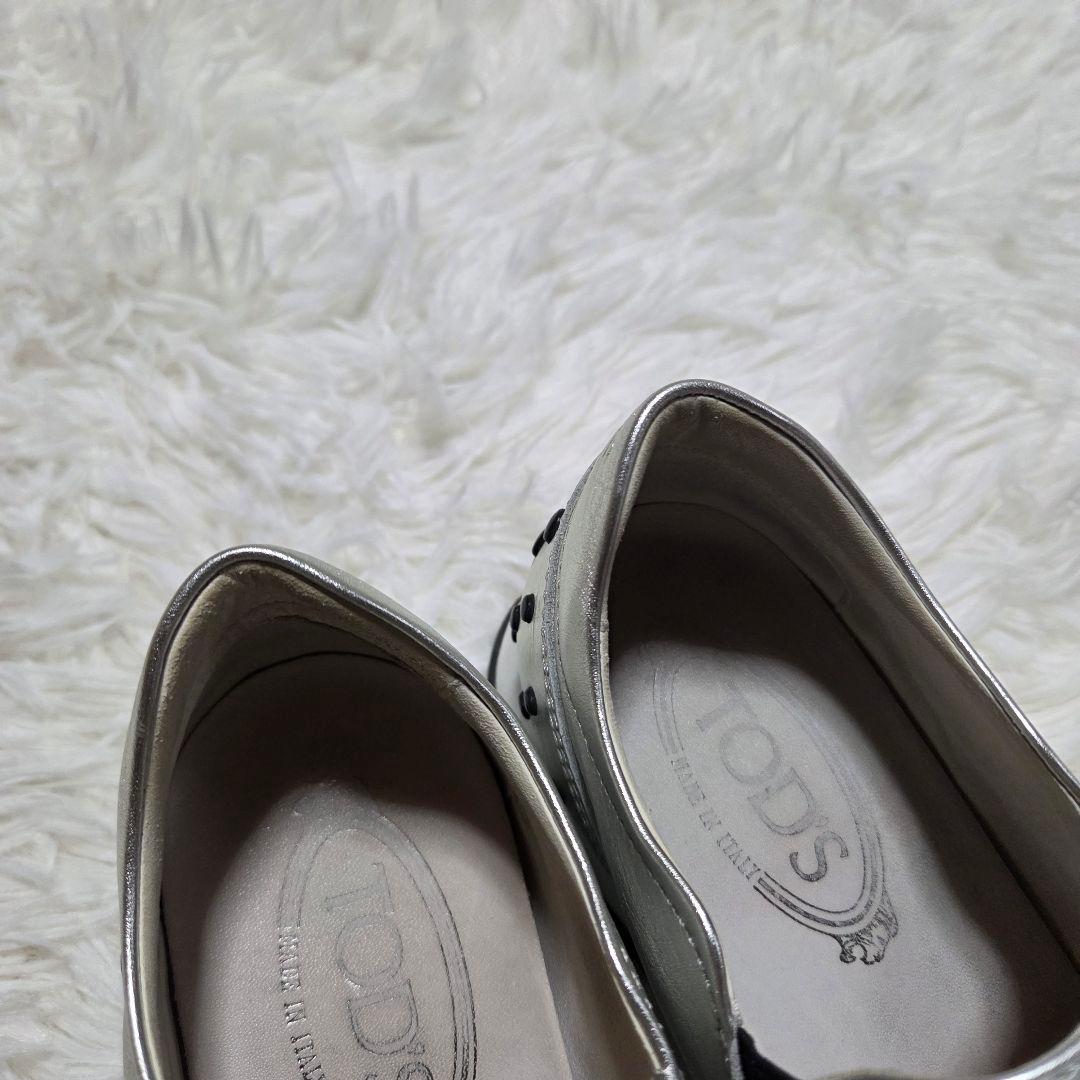 TOD'S メタリック フリンジ スリッポン