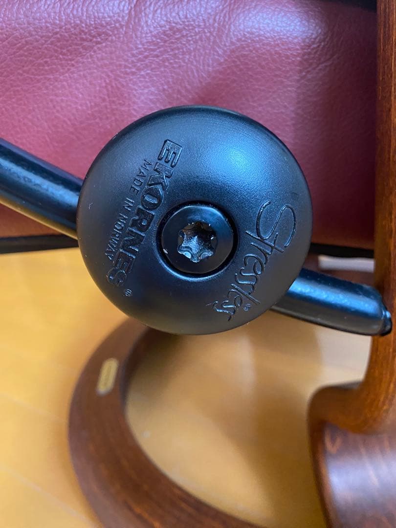 値下げ！世界で一番有名なエコーネスのリクライニングチェア！革張、ヘッドレスト昇降