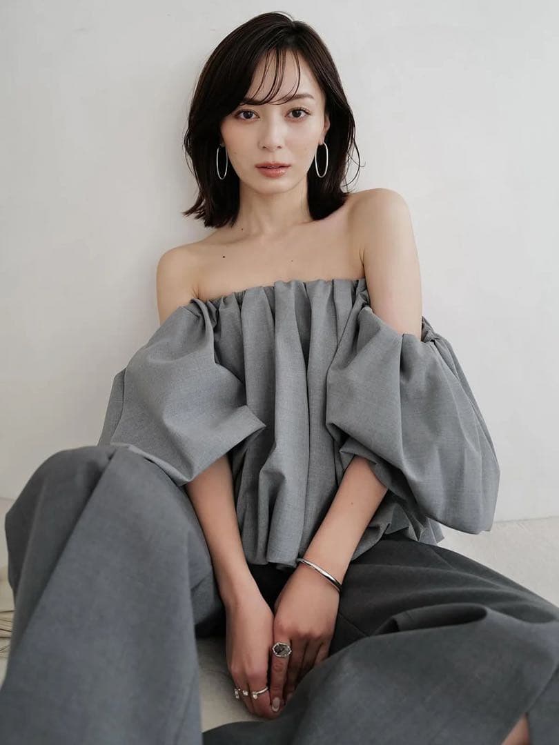 anuans オフショルバルーントップス GREY