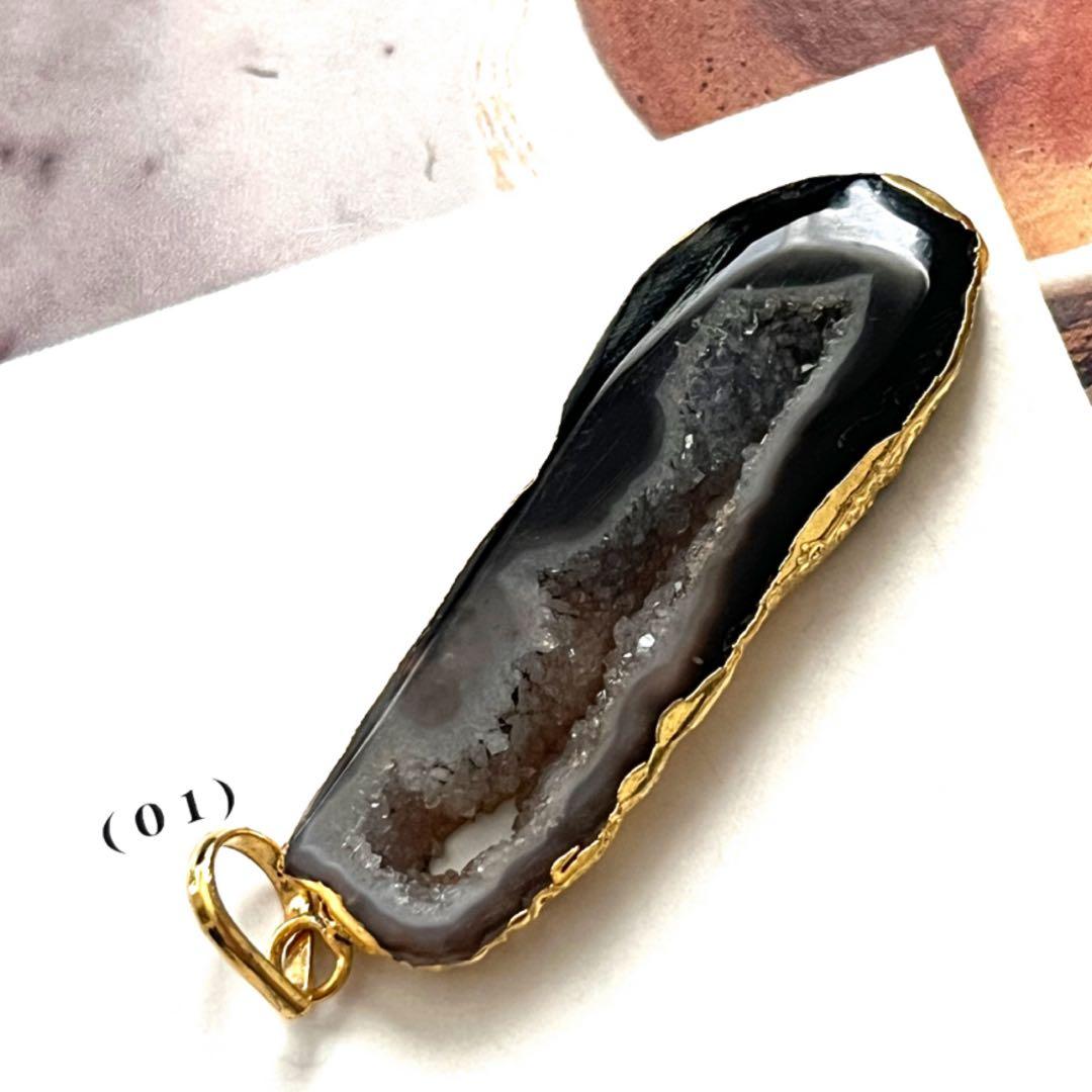 1点作品☺︎ 大粒枠ブラックアゲートネックレストップ