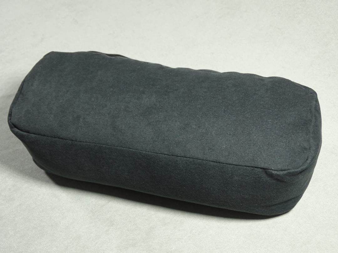 高級車内装素材を使用したネックレスト ブラック