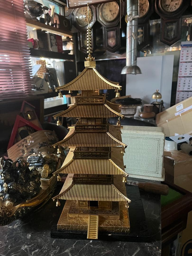 高岡銅器五重の塔、五重の塔、金の五重の塔、金色五重の塔、鉄製に金