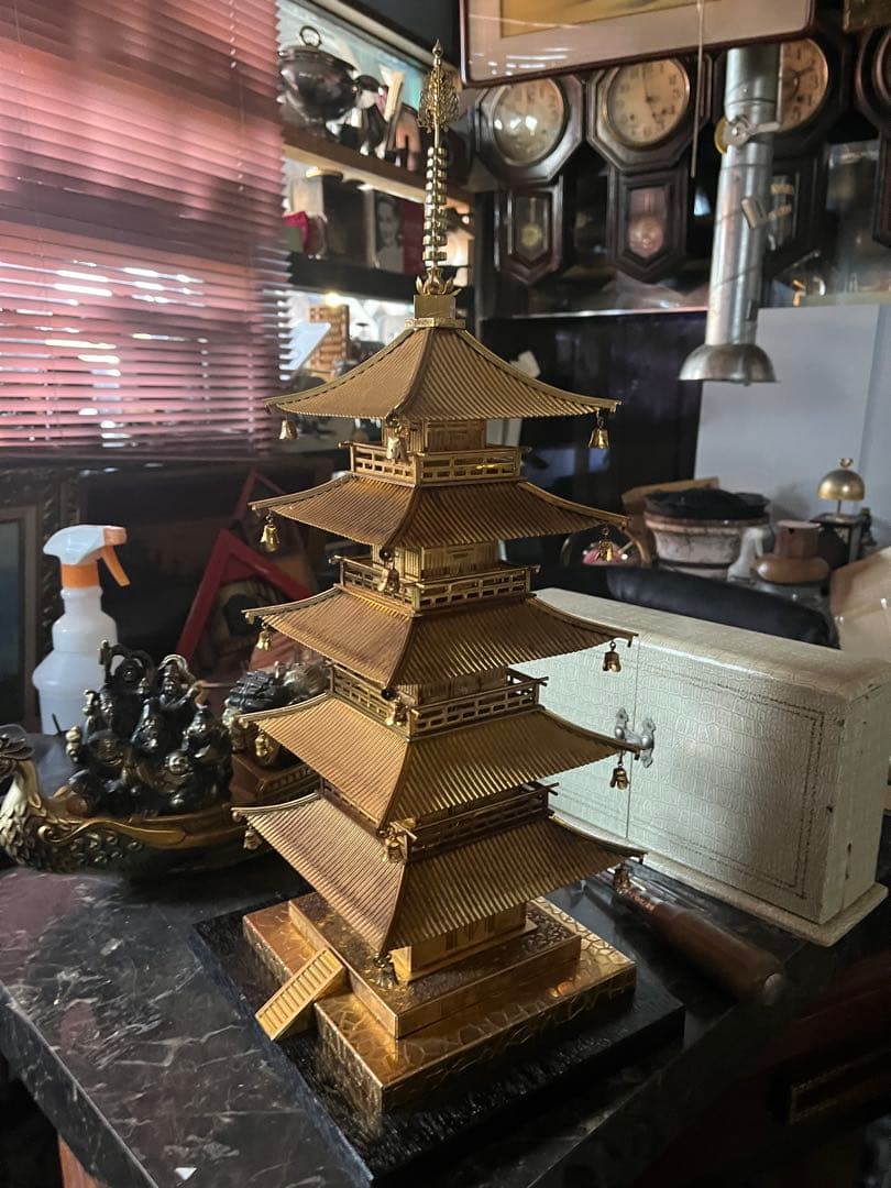 高岡銅器五重の塔、五重の塔、金の五重の塔、金色五重の塔、鉄製に金