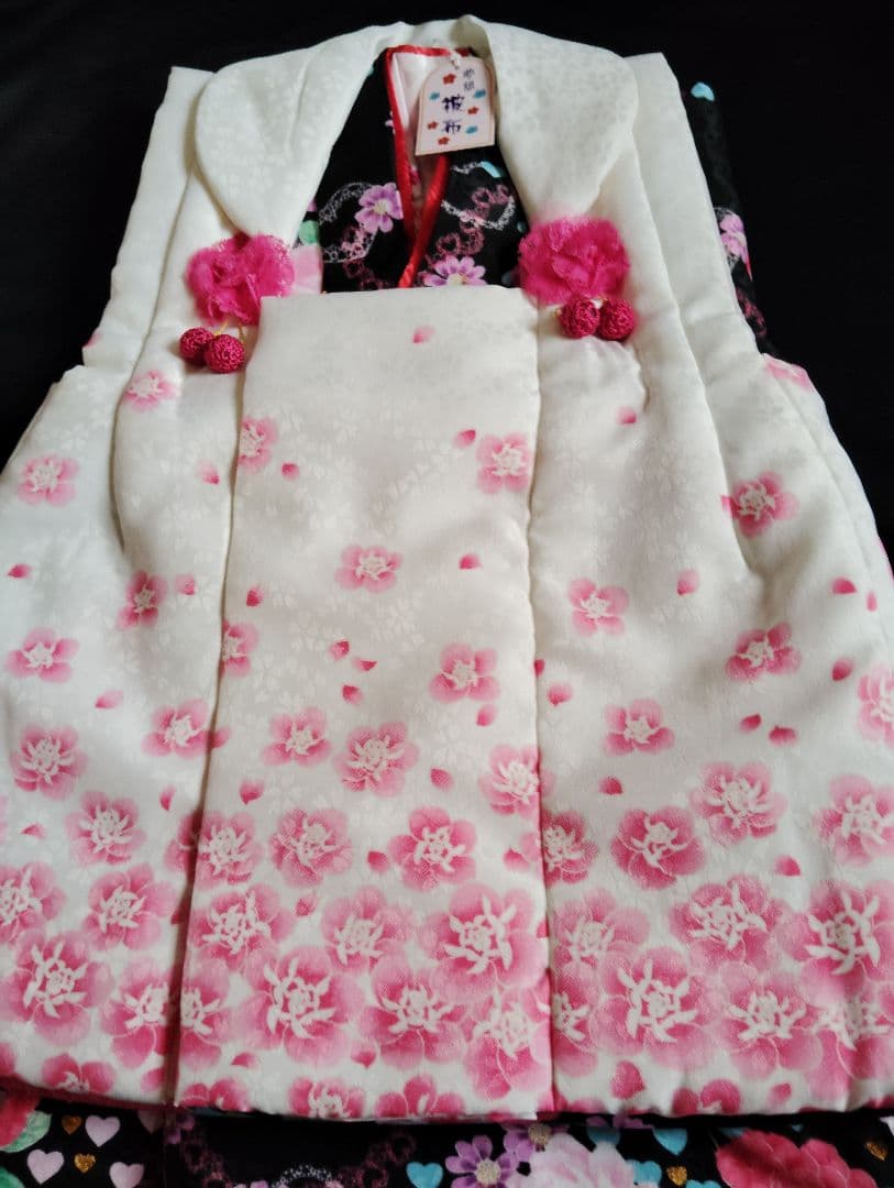 新品未着品　【七五三　三歳用女の子被布着物フルセット　黒地にバラとハート柄】