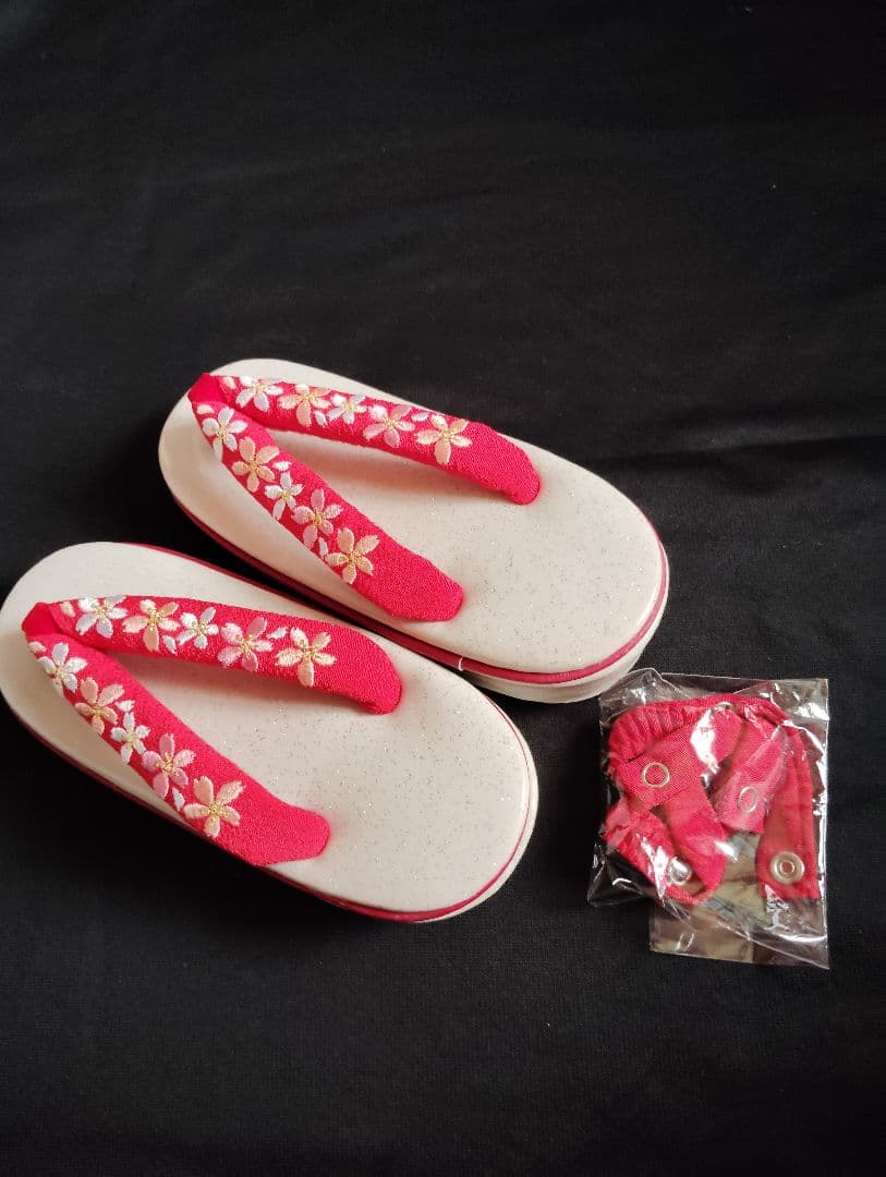 新品未着品　【七五三　三歳用女の子被布着物フルセット　黒地にバラとハート柄】