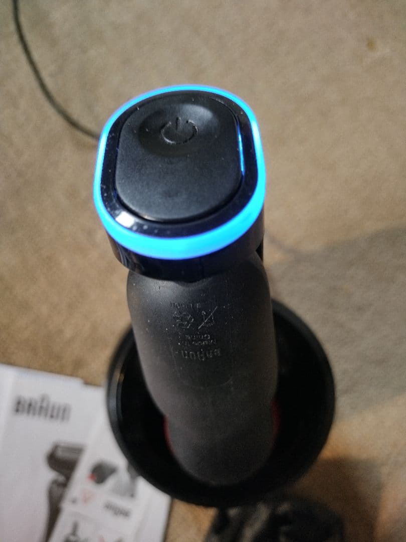 ほぼ新品★洗浄器付き★Braun シリーズ5 メンズ電気シェーバー良く切れます！