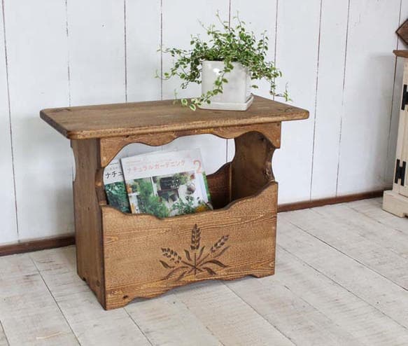 ハンドメイド　麦穂のマガジンラックのコーヒーテーブル