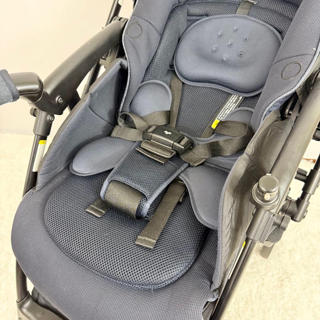 【美品】アップリカ ラクーナクッションフリー　2141888　軽量　818-8