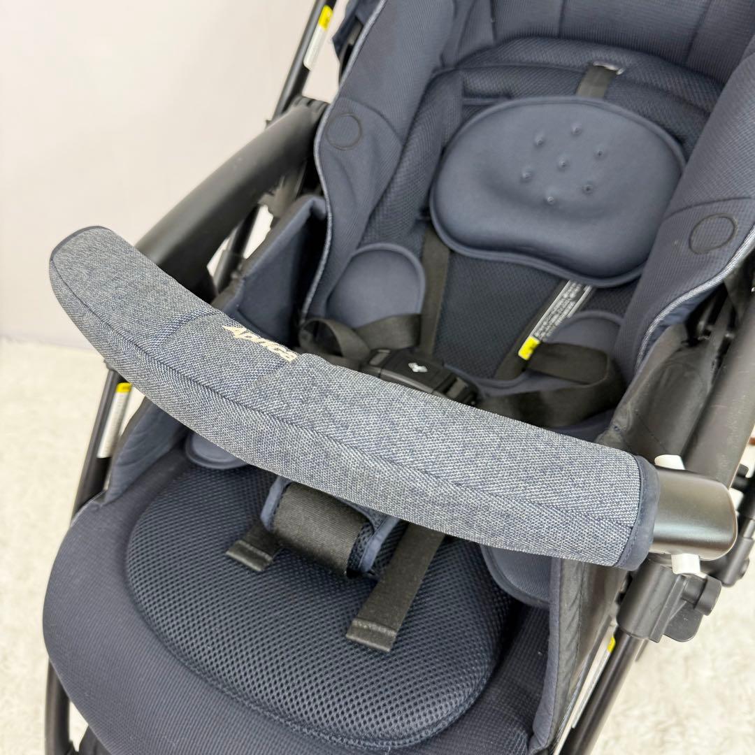 【美品】アップリカ ラクーナクッションフリー　2141888　軽量　818-8