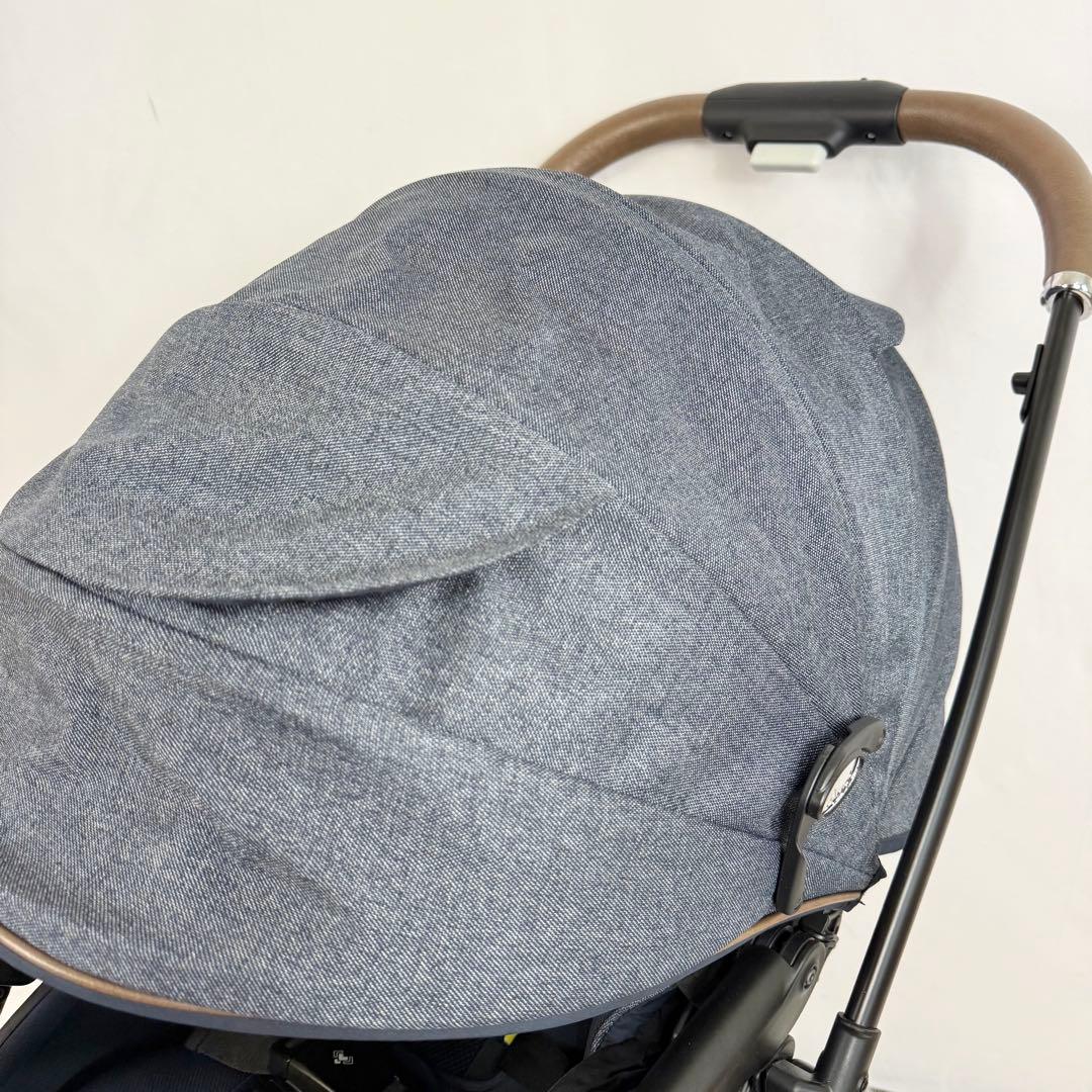 【美品】アップリカ ラクーナクッションフリー　2141888　軽量　818-8