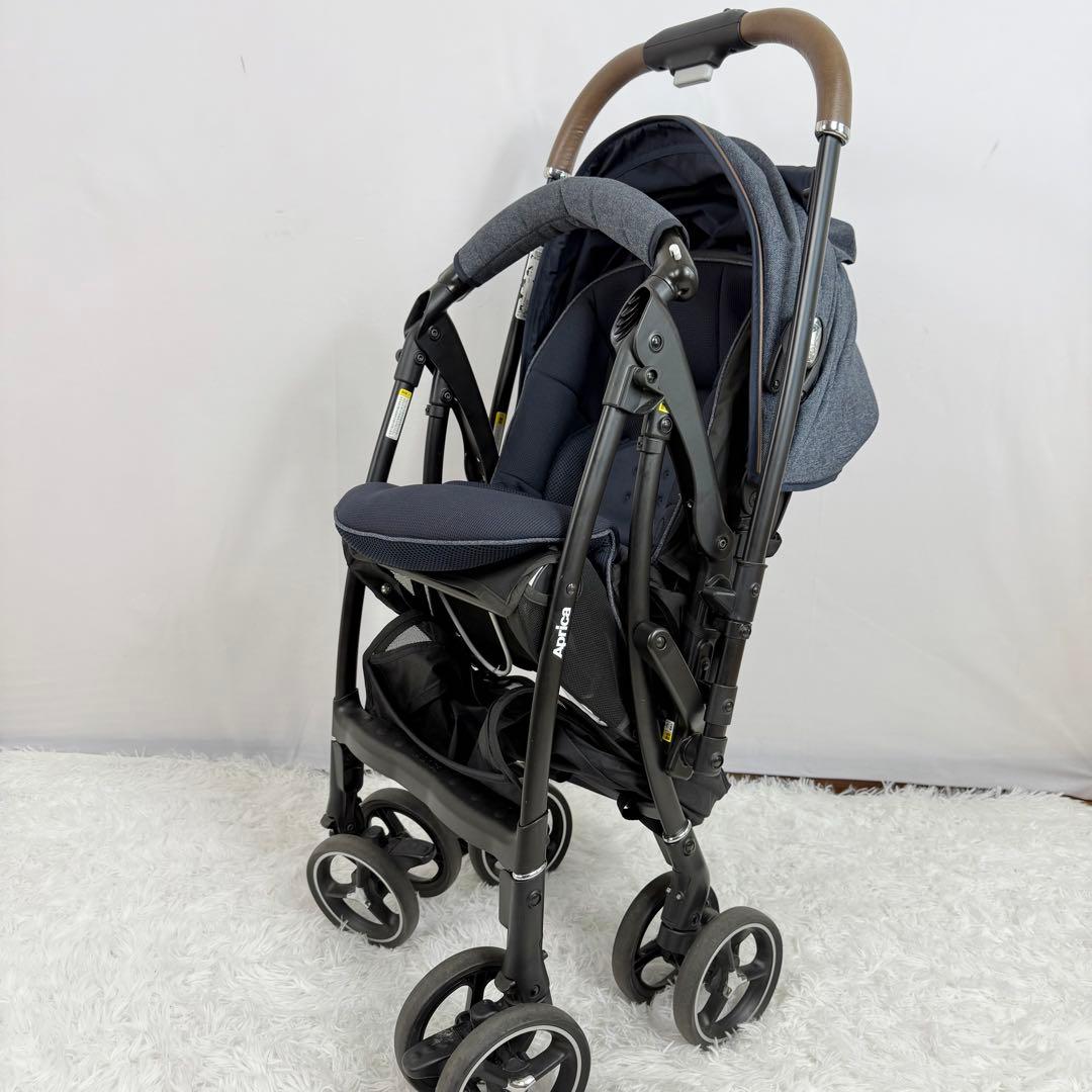 【美品】アップリカ ラクーナクッションフリー　2141888　軽量　818-8