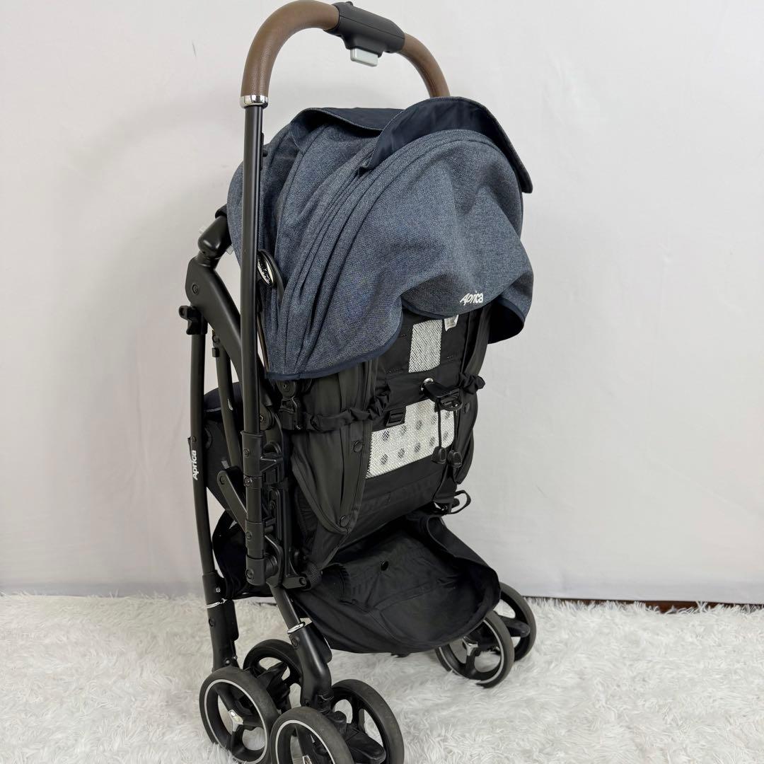 【美品】アップリカ ラクーナクッションフリー　2141888　軽量　818-8