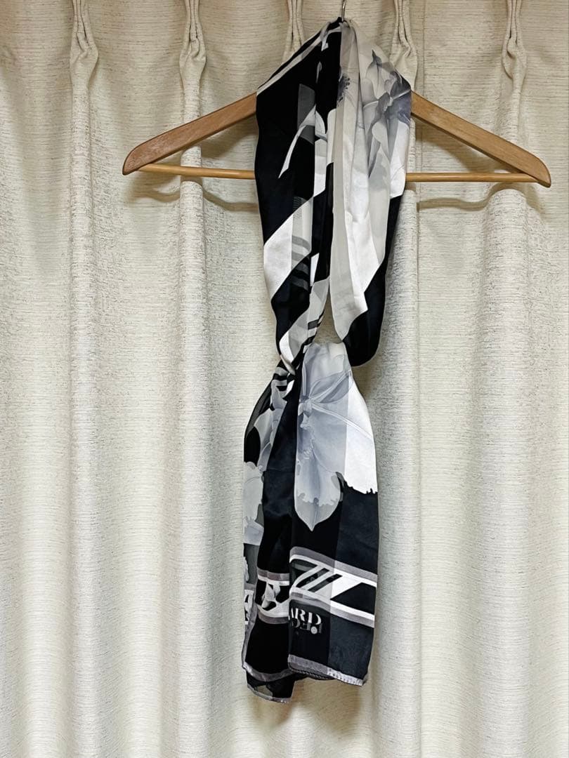 サリーLEONARD レオナール シルク花柄ストール ブラック/ホワイト