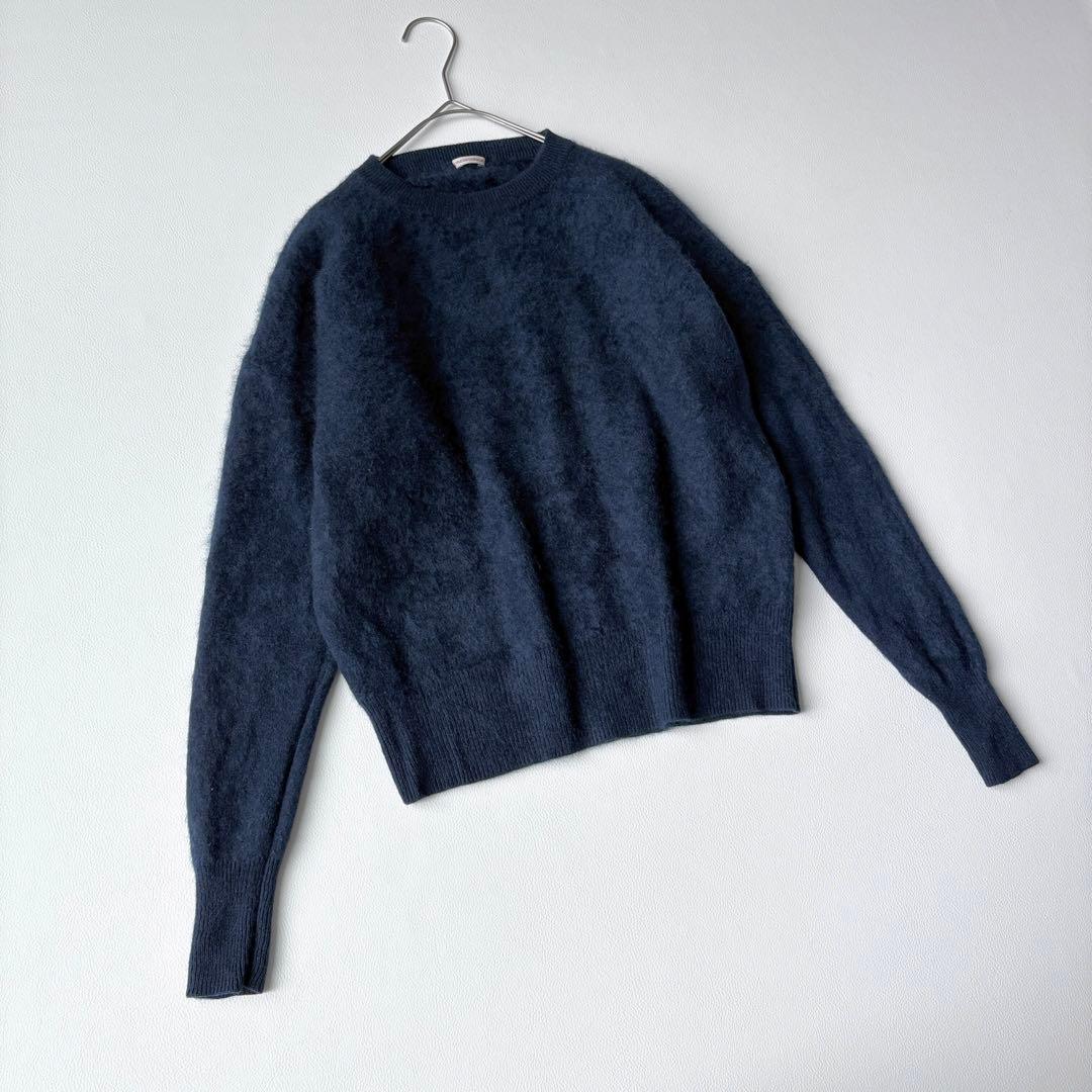 2872y美品　ドレステリア　ふわふわ♡カシミヤファーニット　紺 クルーネック