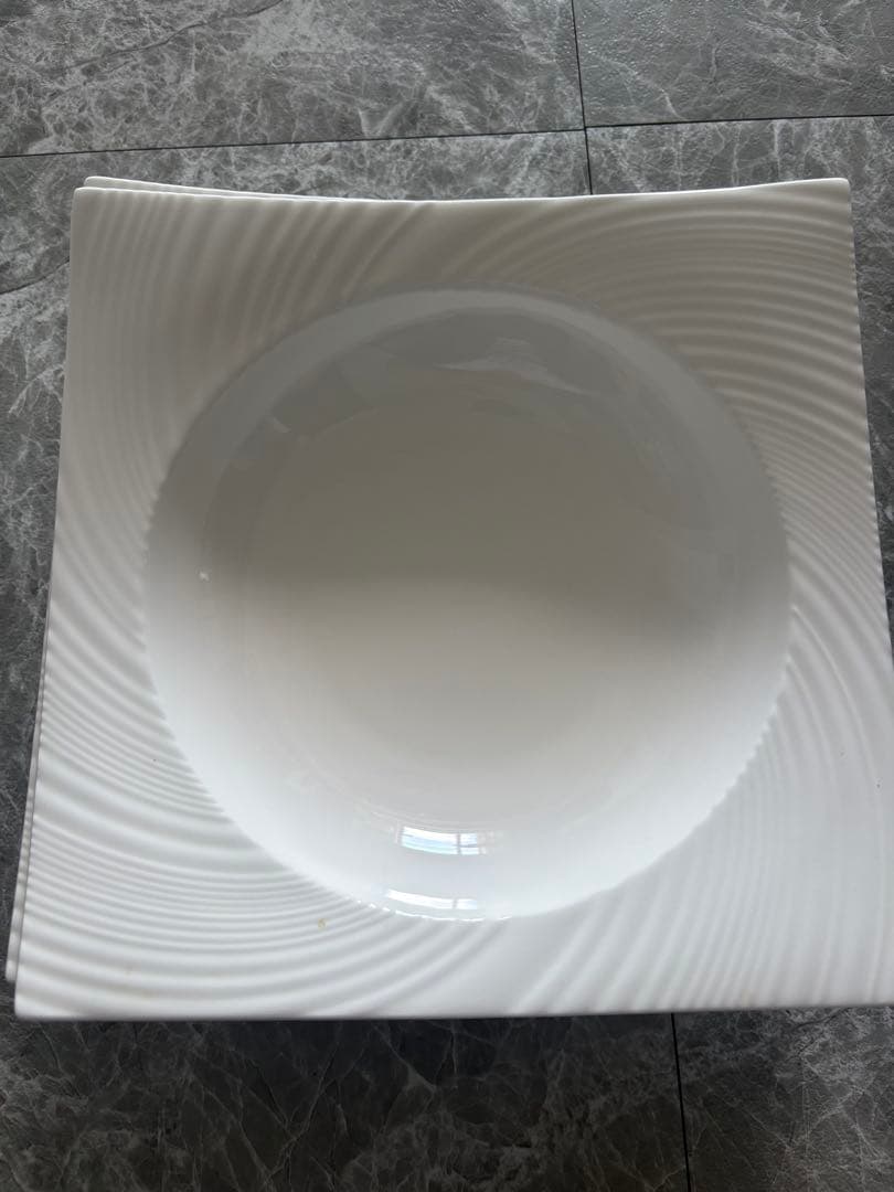 ブランド食器セット（白・黒・楕円形）