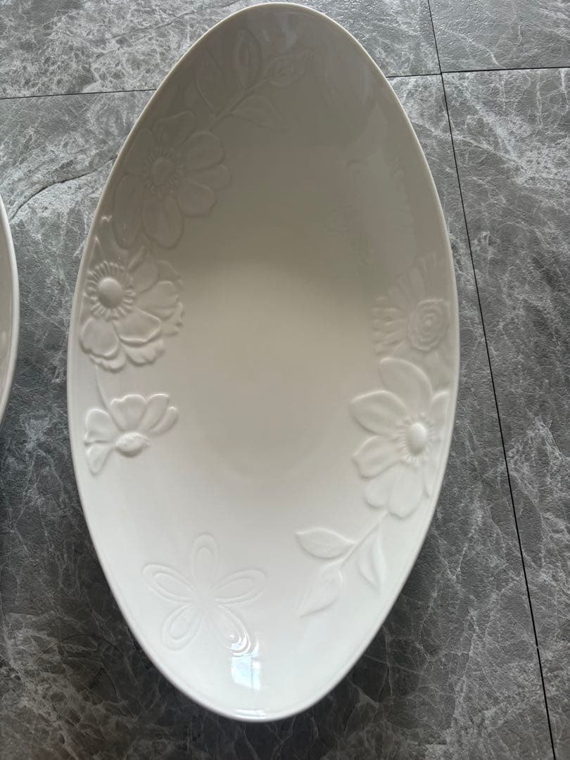 ブランド食器セット（白・黒・楕円形）