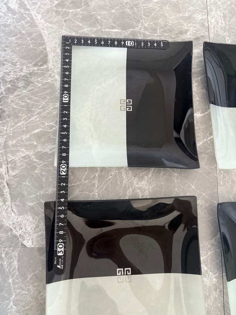 ブランド食器セット（白・黒・楕円形）