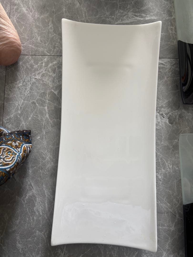 ブランド食器セット（白・黒・楕円形）