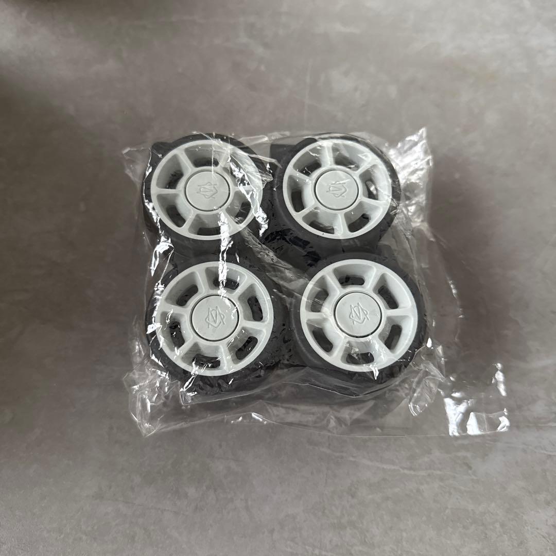 リモワ　キャリーケース　ホイール