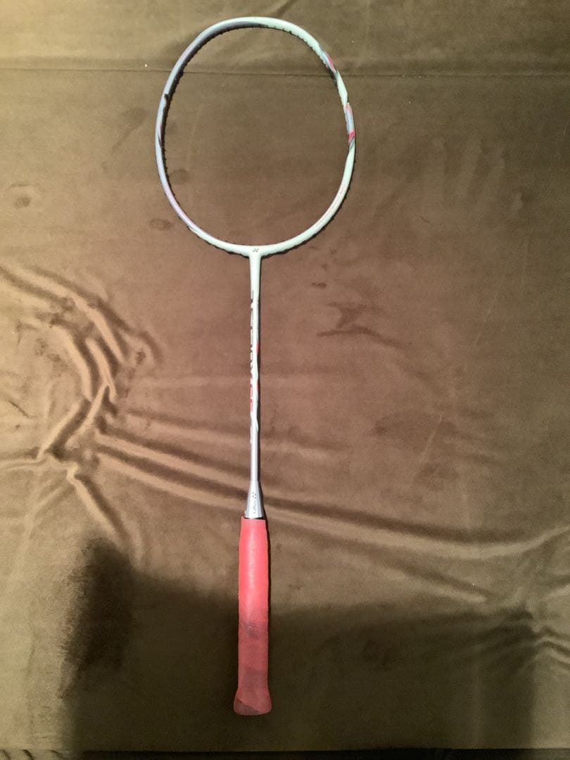 ほぼ新品！廃盤品！ヨネックス　アストロクス66 4UG6