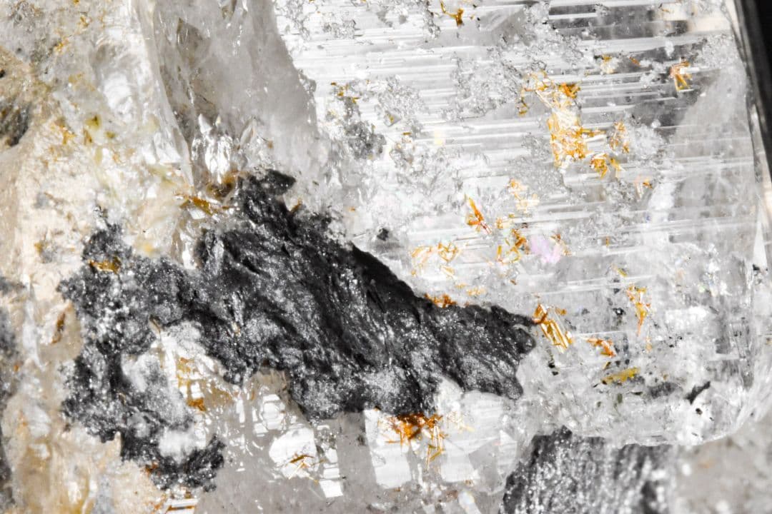 カイラス産 ルチルグリッド付きクォーツ