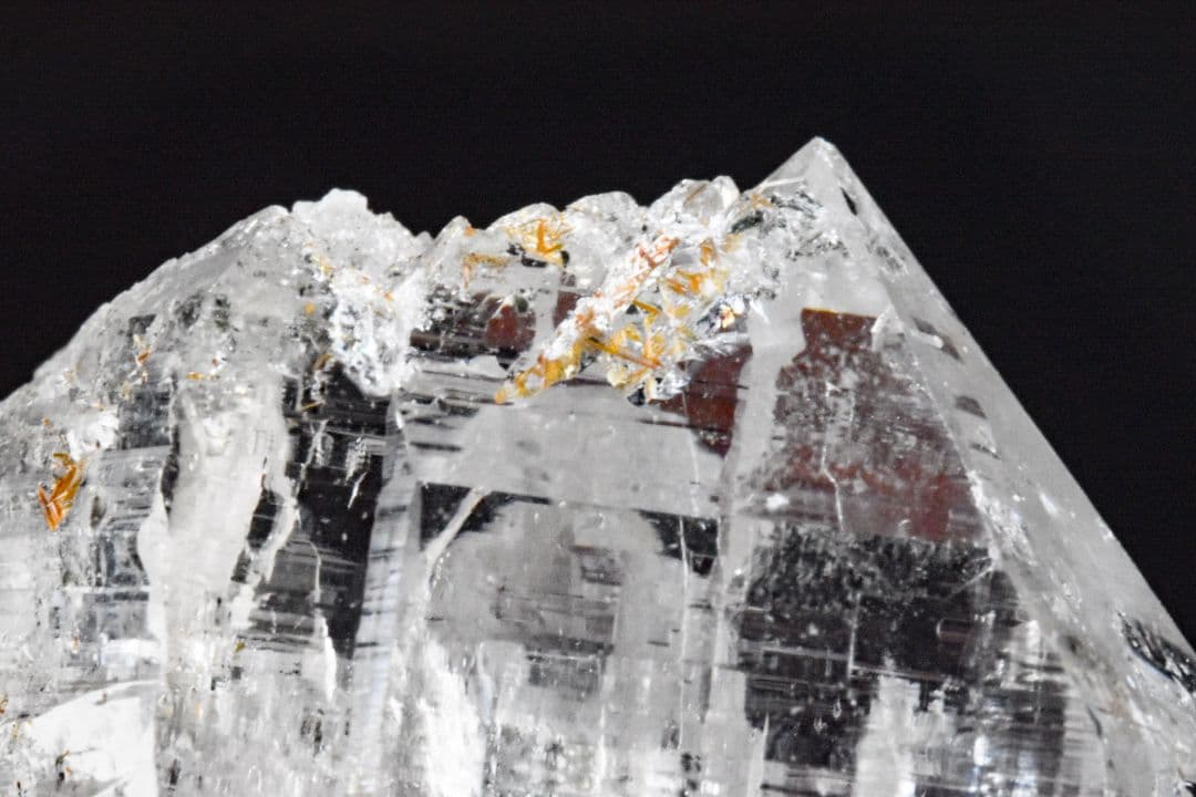 カイラス産 ルチルグリッド付きクォーツ