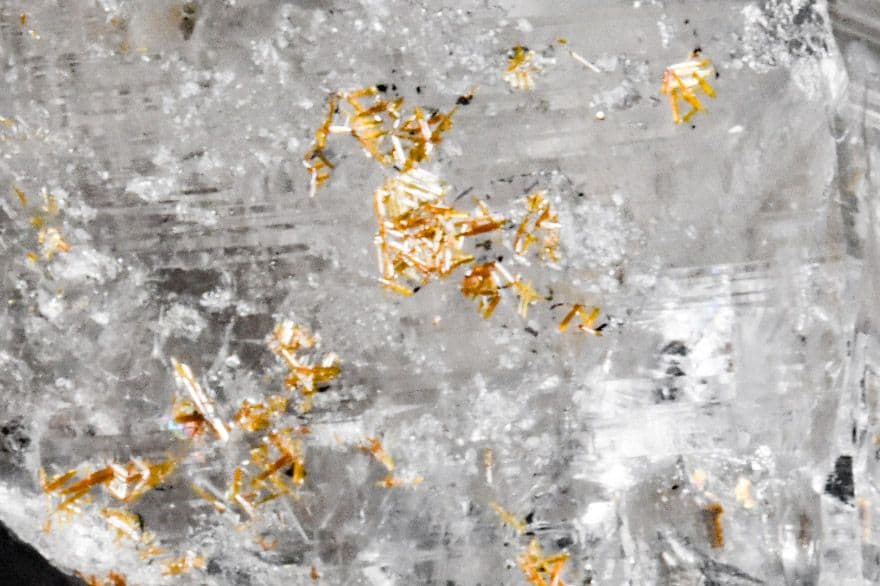 カイラス産 ルチルグリッド付きクォーツ