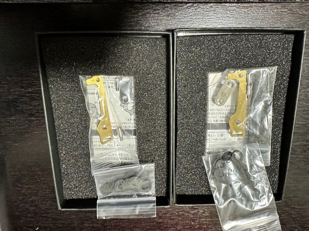 バンダイ 鬼滅の刃　KEYITEM 鍔 黄金色 赤色 セット