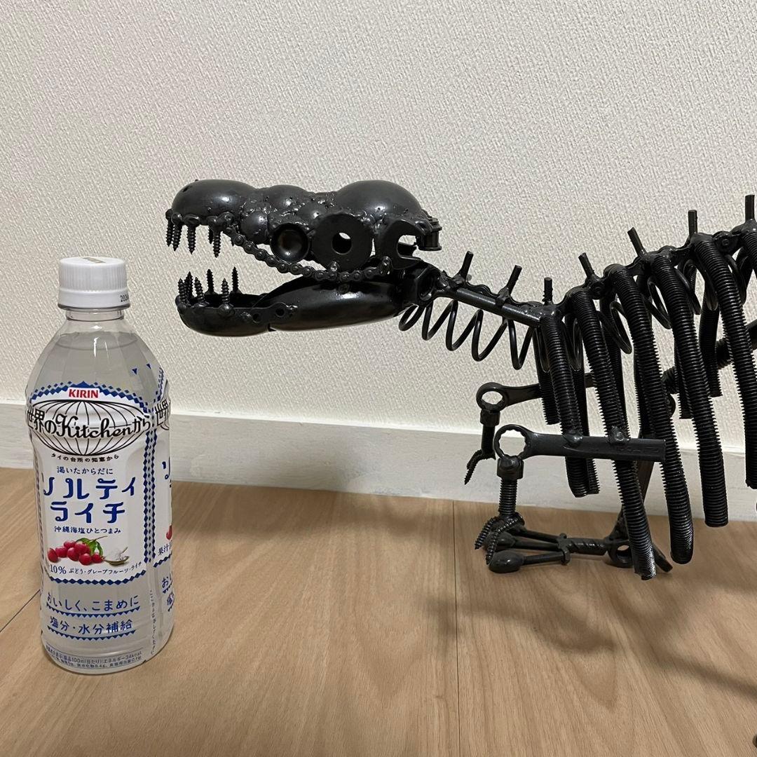 【美品/匿名配送】恐竜(大)　メタルアート　廃材アート　ボルト・ナットアート