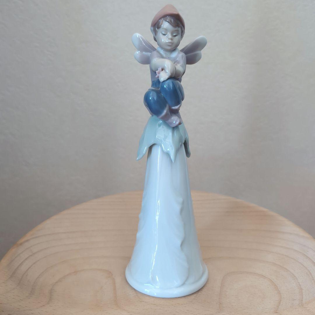 リヤドロ ベル型の天使像（エンジェルベル）磁器フィギュリン(置物)